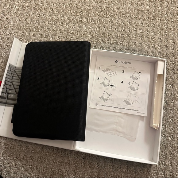 Logitech iPad mini 1,2,3 keyboard case - Picture 3 of 5